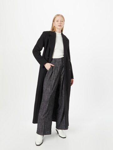 Wide leg Pantaloni con piega frontale di s.Oliver BLACK LABEL in grigio