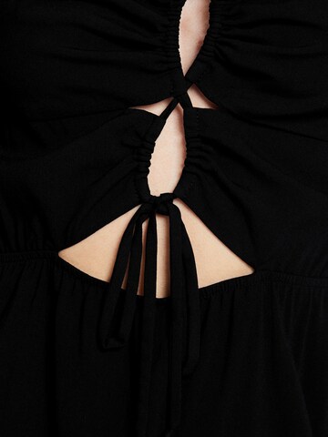 BershkaLjetna haljina - crna boja