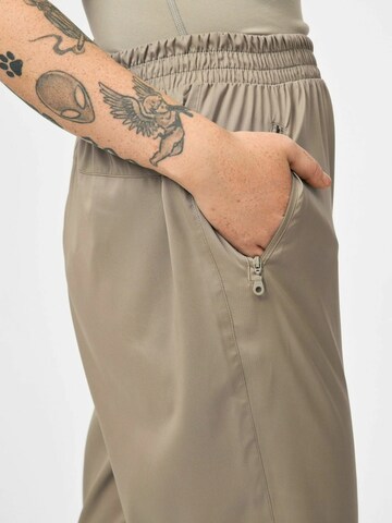 Tapered Pantaloni sportivi 'Summit' di Girlfriend Collective in marrone