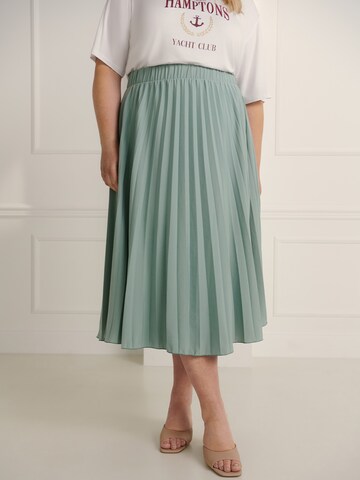 Guido Maria Kretschmer Curvy Skirt 'Betty' in Green: front