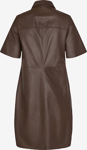 Robe-chemise minimum en marron