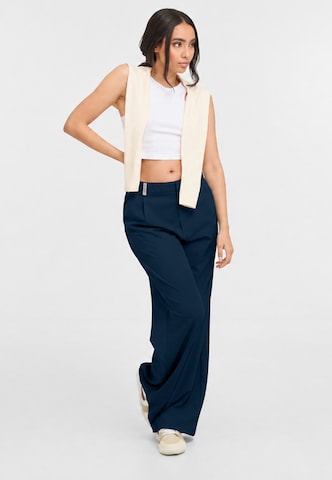 2Y Studios - Pierna ancha Pantalón plisado en azul