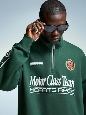 Bershka Sweatshirt 'MOTOR CLASS TEAM' in Grün