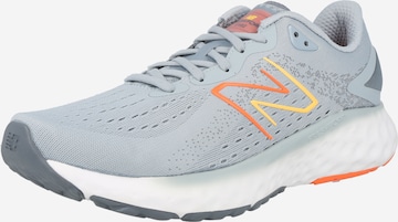 Chaussure de course 'Evoz V2' new balance en gris : devant