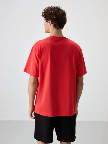 Tommy Life T-Shirts in Rot