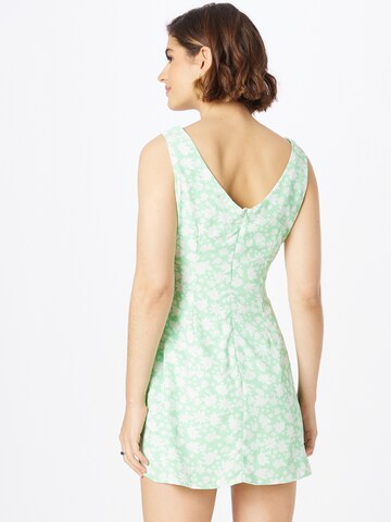 GLAMOROUS Letní šaty – zelená