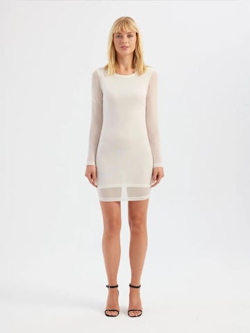 Hiccup - Vestido em branco