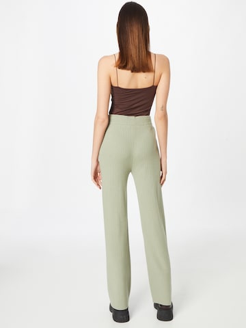 ABOUT YOU Regular Broek 'Gigi' in Groen