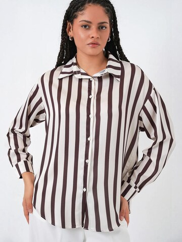 Bigdart Blouse in Bruin: voorkant