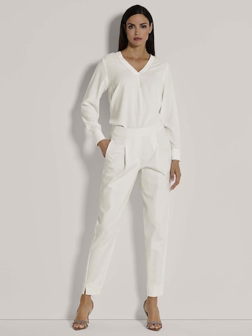MADELEINE Tapered Hose in Weiß