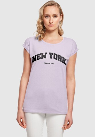 Merchcode Shirt 'New York' in Lila: voorkant