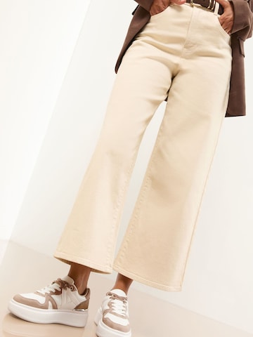 Sneaker bassa di Lipsy in beige