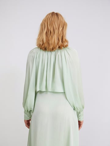 ABOUT YOU x Iconic by Tatiana Kucharova Blouse 'Allie' in Groen