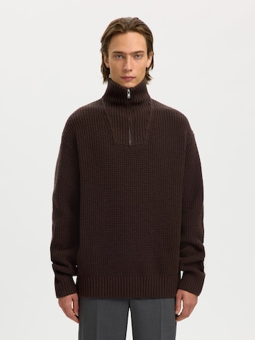 SELECTED Sweater in Brown: front