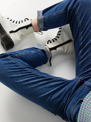 PIECES - Tapered Vaquero 'DELLY' en azul