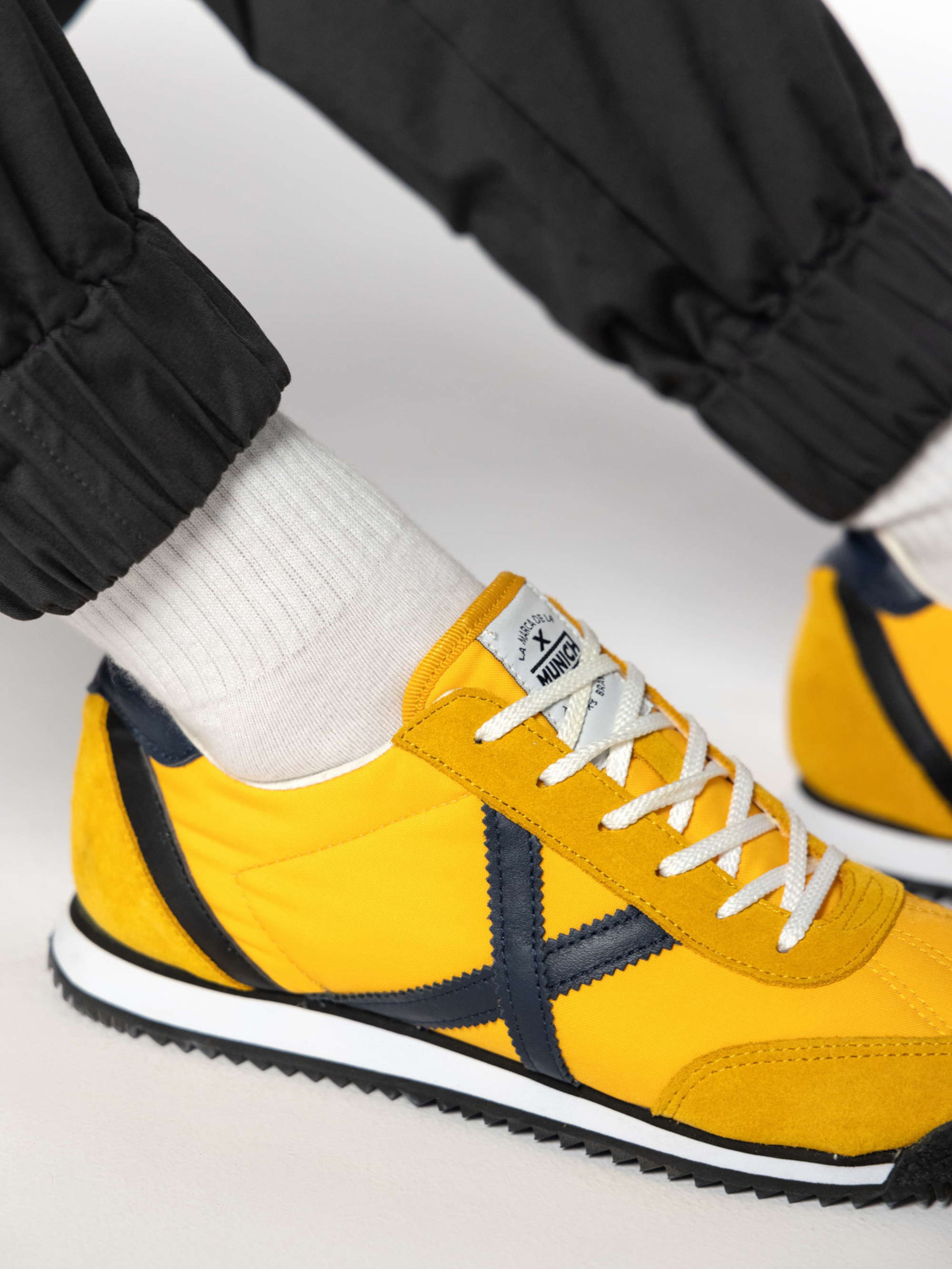 MUNICH Низкие кроссовки 'RIBER' в Желтый