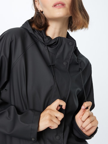 ICHI Toiminnallinen pitkä takki 'IHTAZI JA' värissä musta