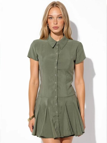 Busem - Vestidos camiseiros em verde: frente