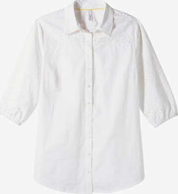 SHEEGO Blouse in White: front