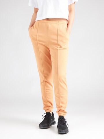 Nike Sportswear Tapered Bukser 'Chill' i gul: forside