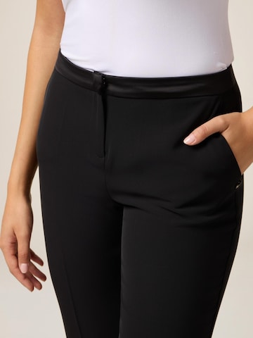 regular Pantaloni di oltre in nero