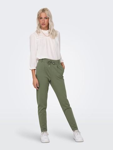 Slimfit Pantaloni con pieghe 'Poptrash' di ONLY in verde