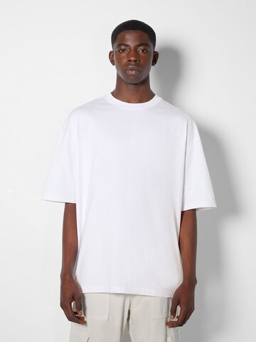 T-Shirt Bershka en blanc : devant