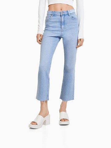 Bershka Flared Jeans in Blauw: voorkant