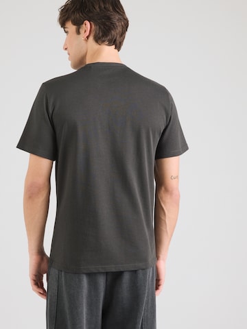 MUSTANG Футболка 'Austin' в Серый