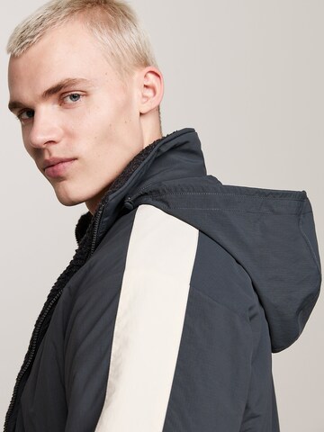 Veste mi-saison Tommy Jeans en gris
