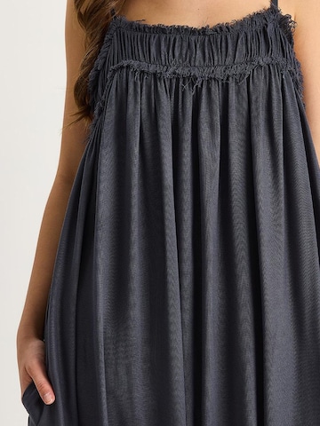 Abito estivo di Bianco Lucci in grigio