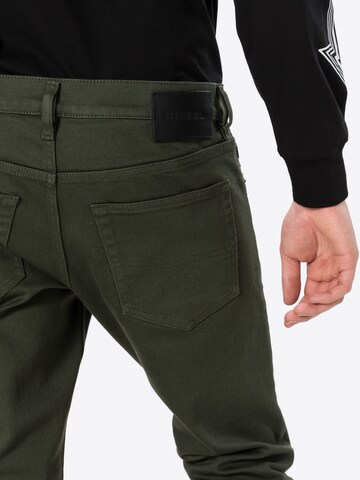 Regular Jean 'LUSTER' DIESEL en vert