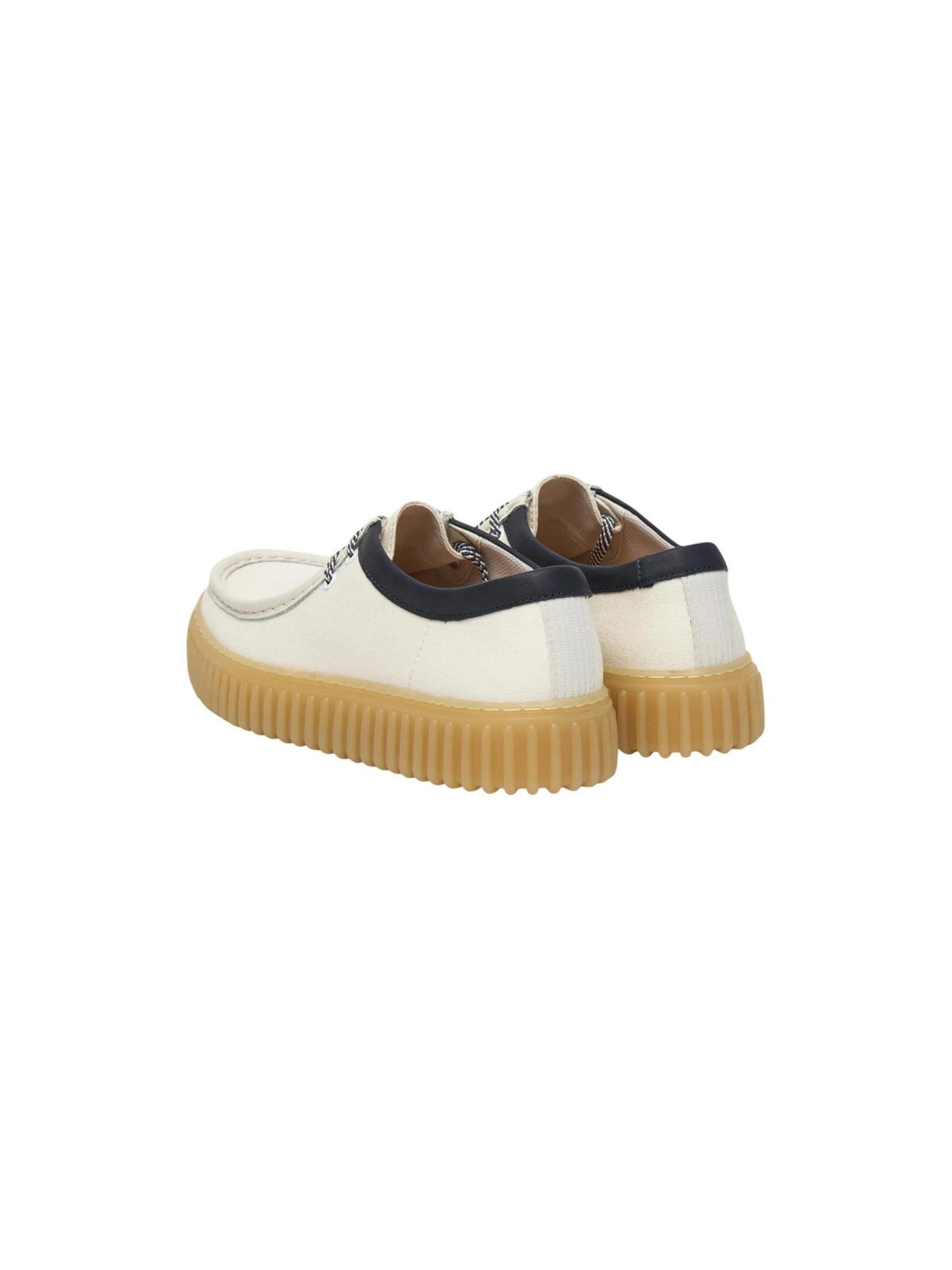 Mocassino 'TORHILL LO 26187380' di CLARKS in bianco