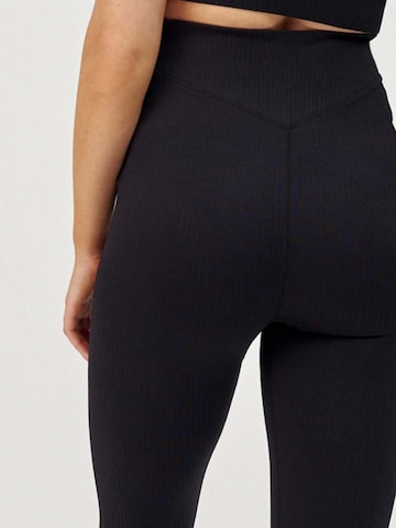 SNOCKS Slimfit Sportbroek in Zwart