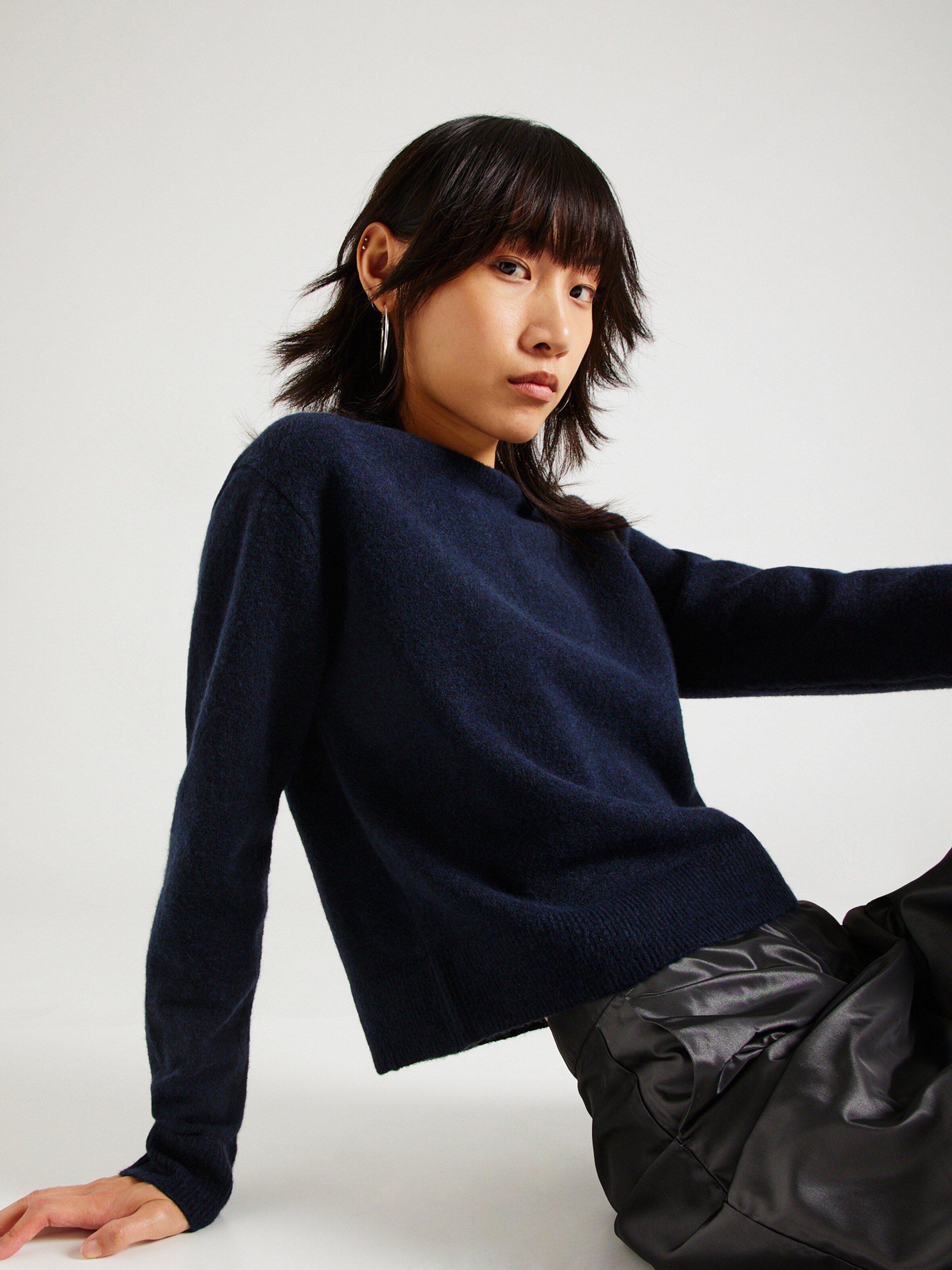 Pull-over 'Ayla' WEEKDAY en Aubergine ABOUT YOU