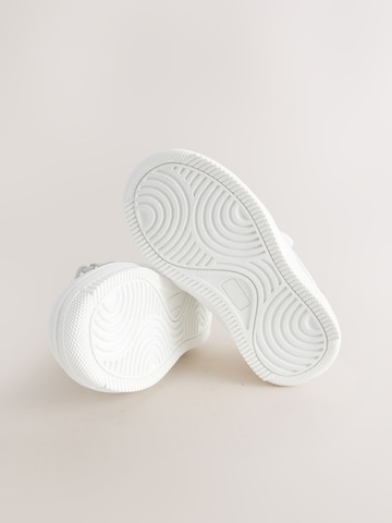 Baskets Next en blanc
