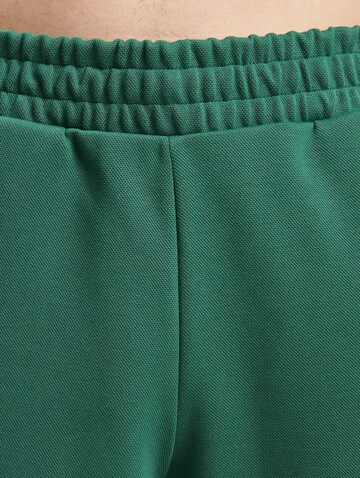 Regular Pantalon 'T7' PUMA en vert