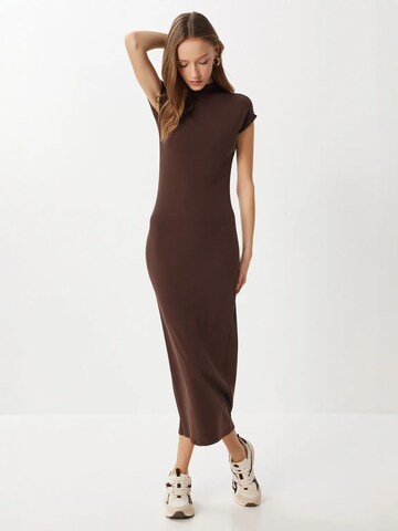 Abito di Happiness İstanbul in marrone: frontale