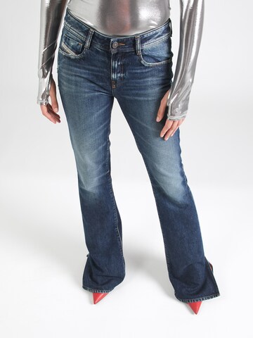 Flared Jeans '1969 D-EBBEY' di DIESEL in blu: frontale