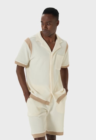 Tenue d'intérieur Tom Barron en beige : devant
