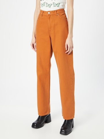 Monki Regular Jeans in Orange: front