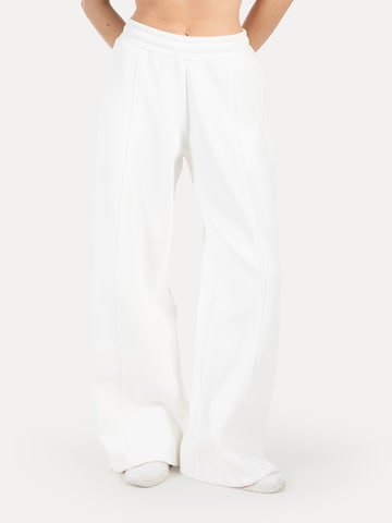 Loosefit Pantalon 'Siara' Smilodox en beige : devant