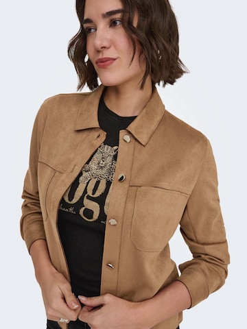 ONLY Välikausitakki värissä ruskea