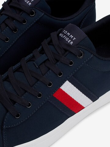 TOMMY HILFIGER Низкие кроссовки в Синий