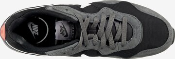 Baskets basses 'Venture Runner' Nike Sportswear en gris
