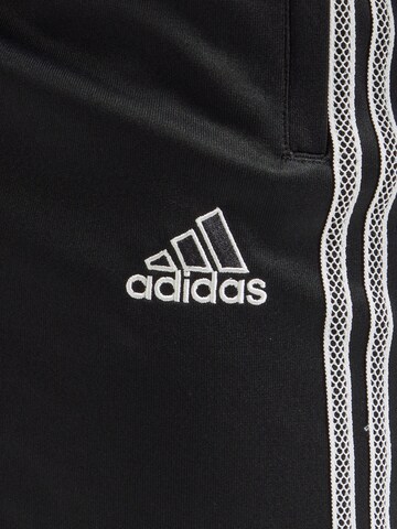 Loosefit Pantaloni di ADIDAS ORIGINALS in nero