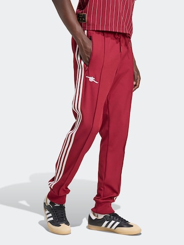 Tapered Pantaloni sport 'FC Arsenal Terrace Icons' de la ADIDAS PERFORMANCE pe roșu: față