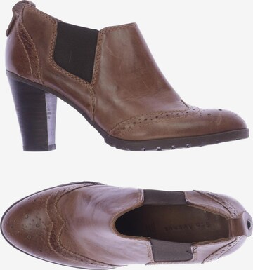 5TH AVENUE Flats & Loafers in 39 in Brown: front
