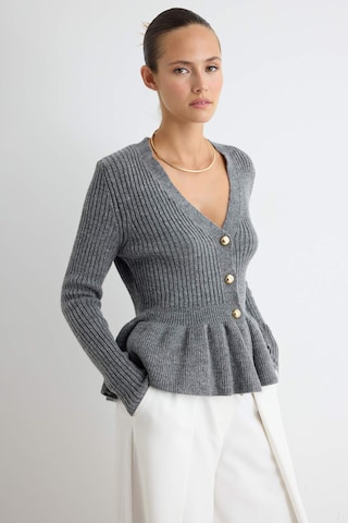 Trendyol Strickjacke in Grau: Vorderseite