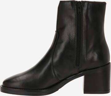 BULLBOXER Ankle Boots in Black